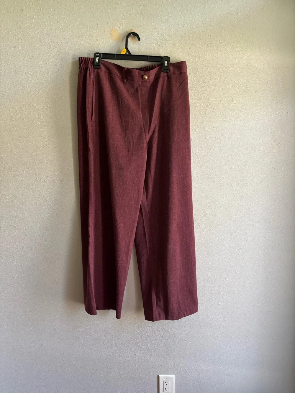 Michael Kor’s women pants in Burgundy